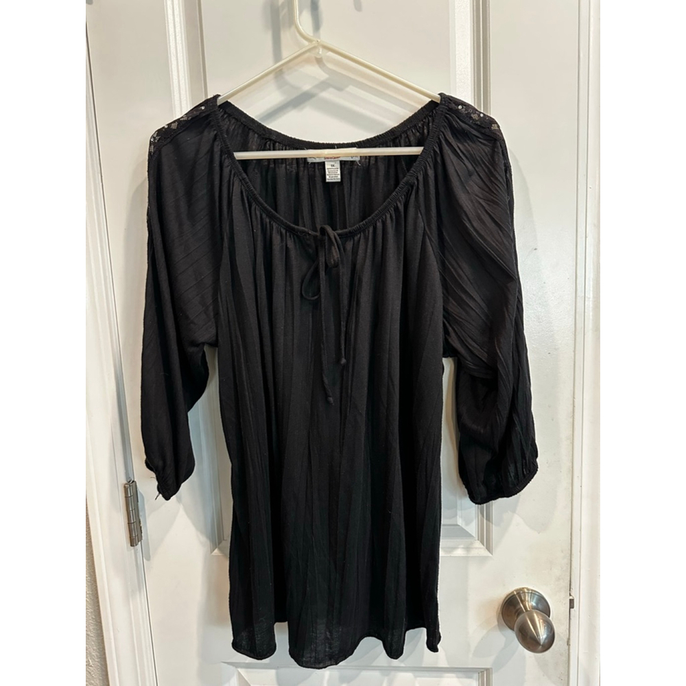 French Laundry Black Tunic Top 1X with Rhinestone Detail. EUC